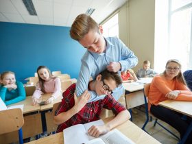 Издевательства в школе: что это такое и как с этим бороться Издевательства в школе: что это такое и как с этим бороться